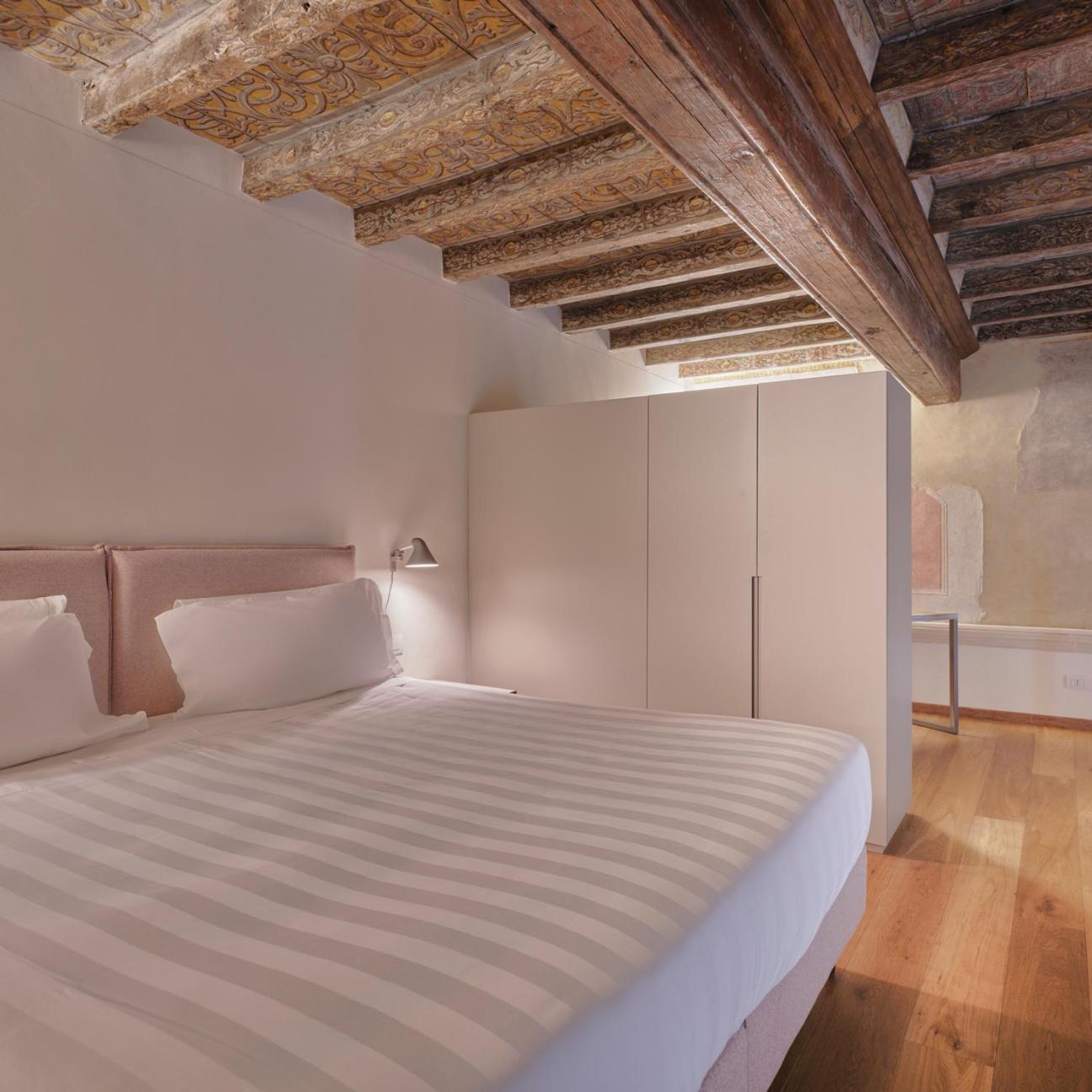 Palazzo Del Carretto-Art Apartments And Guesthouse Турин Номер фото