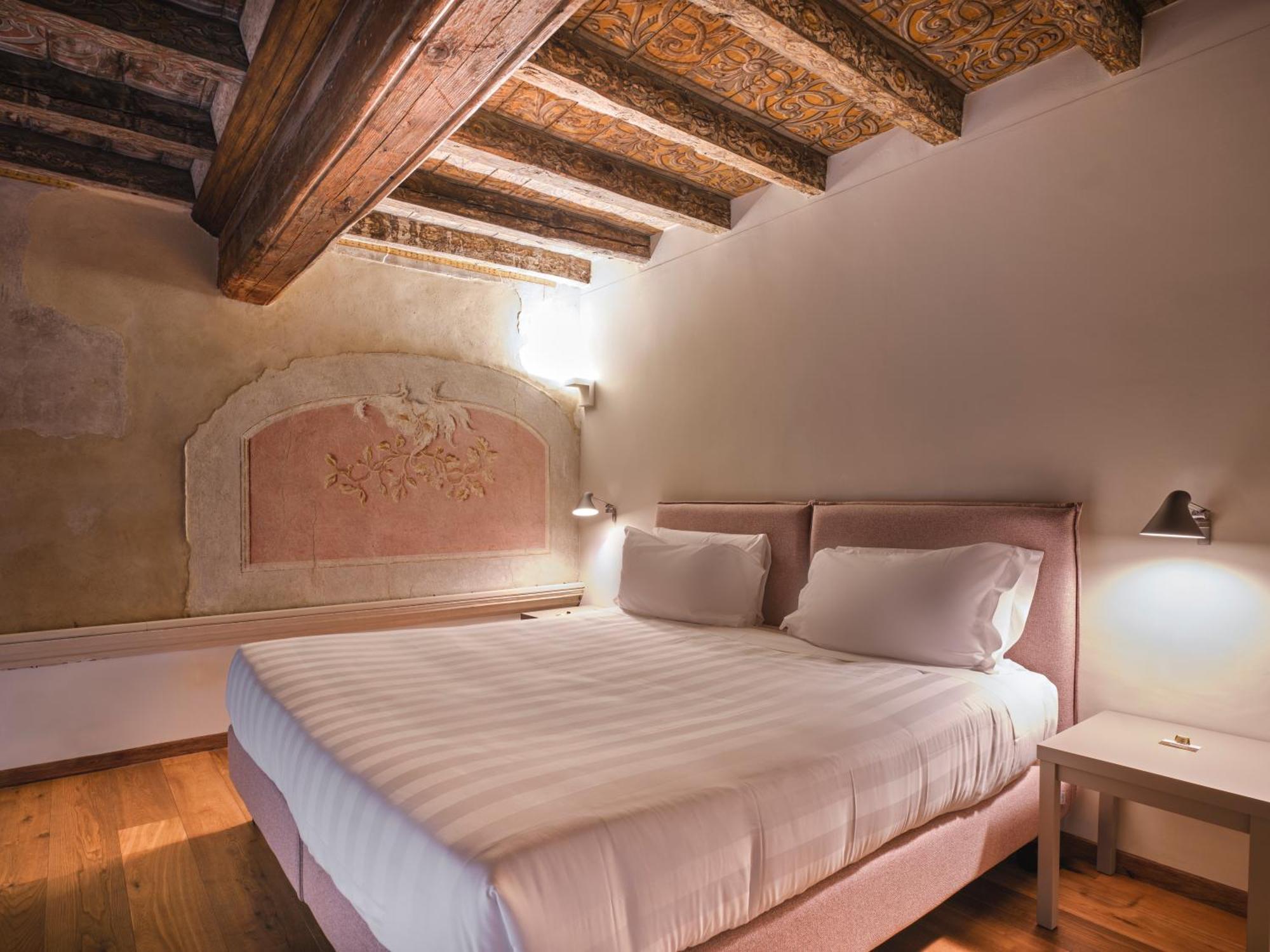 Palazzo Del Carretto-Art Apartments And Guesthouse Турин Экстерьер фото